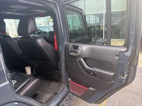Used 2017 Jeep Wrangler Unlimited Rubicon AWD/4WD image 19