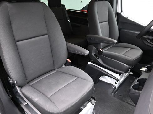 Used 2024 Mercedes-Benz Sprinter 2500 image 39