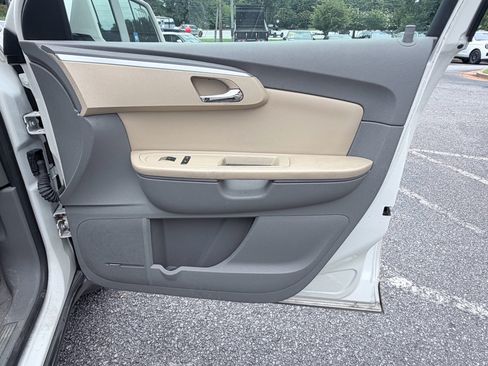 Used 2012 Chevrolet Traverse LT FWD image 27