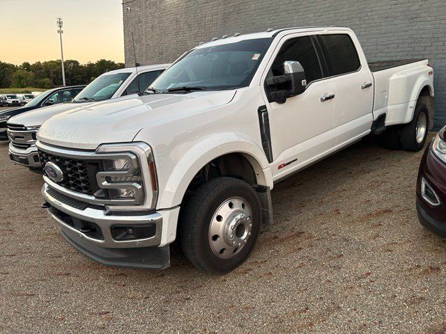 Used 2025 Ford F450 Lariat w/ Lariat Ultimate Package AWD/4WD image 3
