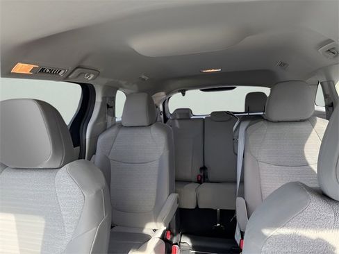 Used 2022 Toyota Sienna LE image 15