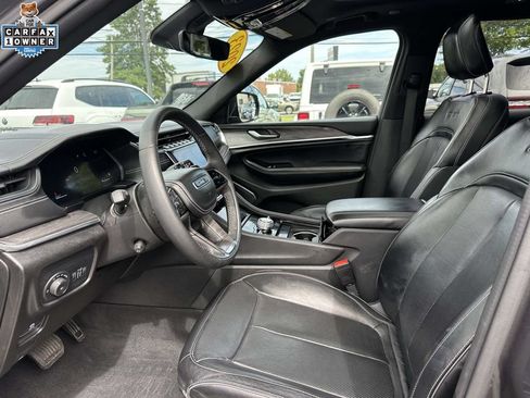 Used 2023 Jeep Grand Cherokee Overland AWD/4WD image 14