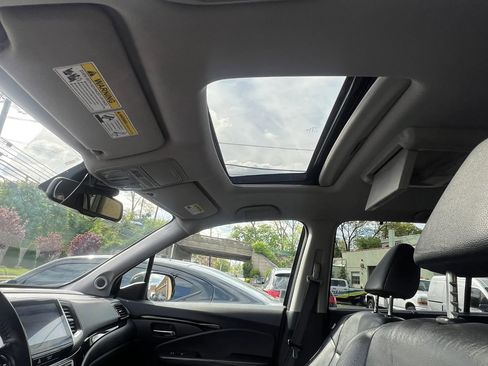 Used 2017 Honda Pilot Touring image 28