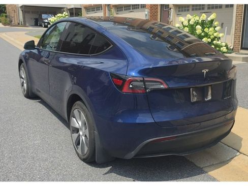 Used 2023 Tesla Model Y Long Range AWD/4WD image 4
