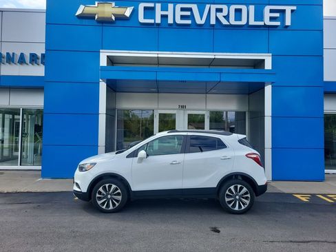Certified 2022 Buick Encore Preferred AWD/4WD image 3
