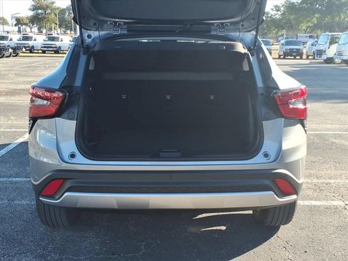 New 2026 Chevrolet Trax LT w/ Driver Confidence Package FWD image 12