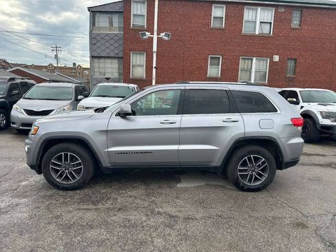 Used 2019 Jeep Grand Cherokee Laredo w/ 18" Wheel & 8.4" Radio Group AWD/4WD image 5
