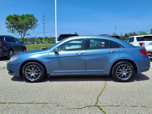 Used 2011 Chrysler 200 Limited FWD image 8