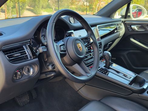 Certified 2023 Porsche Macan S image 4