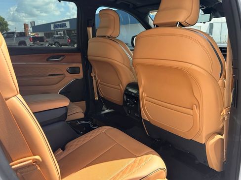 Used 2023 Jeep Grand Cherokee L Summit AWD/4WD image 20