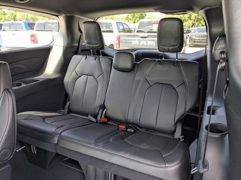 New 2026 Chrysler Pacifica Select FWD image 14