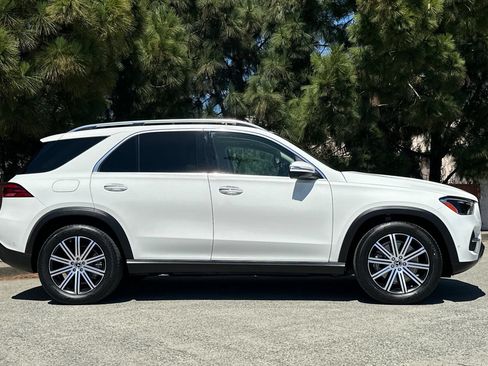Certified 2025 Mercedes-Benz GLE 450e 4MATIC w/ Winter Package image 4