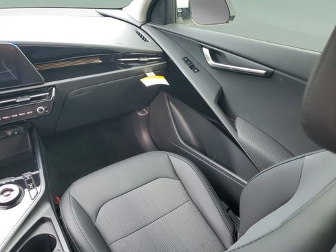 New 2026 Kia Niro Wind FWD image 11