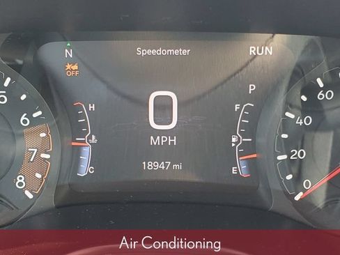 Used 2025 Jeep Compass Limited w/ Sun & Sound Group AWD/4WD image 13