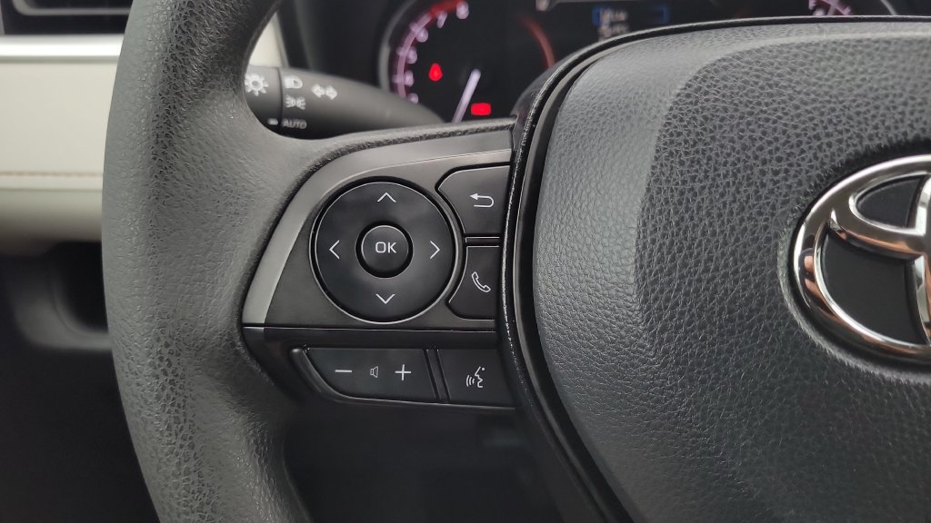 Used 2025 Toyota RAV4 XLE FWD image 18