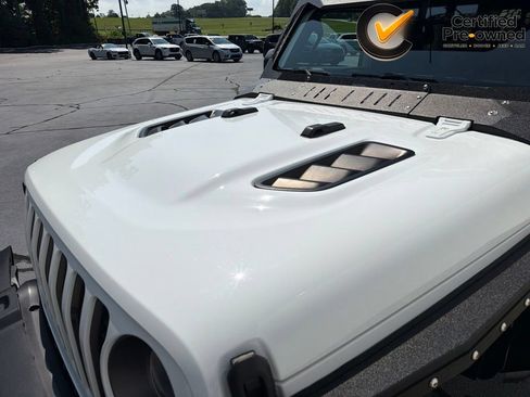 Certified 2021 Jeep Gladiator Rubicon AWD/4WD image 22