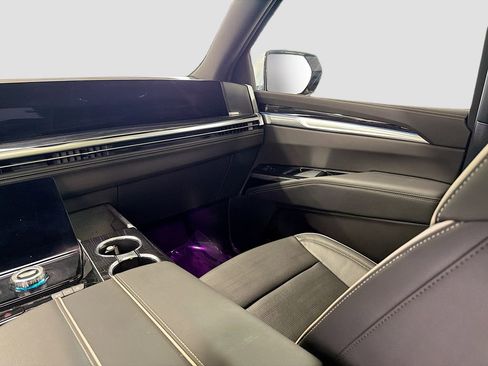 Used 2025 Cadillac Escalade Sport w/ LPO, ONYX Package image 24