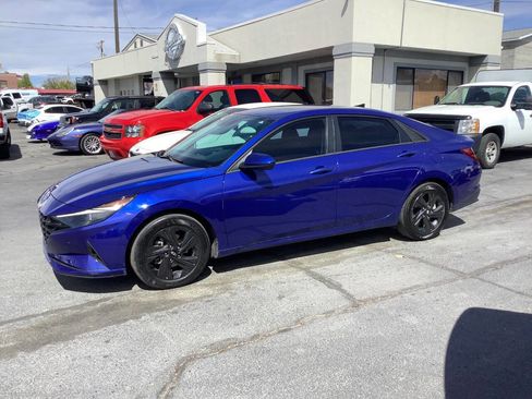 Used 2023 Hyundai Elantra SEL w/ Cargo Package image 2