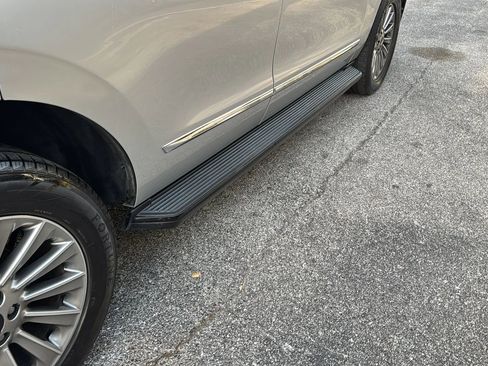 Used 2018 Lincoln Navigator Premiere AWD/4WD image 47