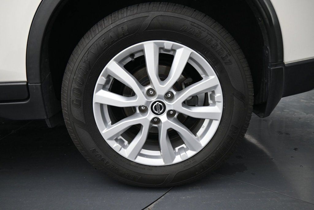 Used 2018 Nissan Rogue SV AWD/4WD image 15