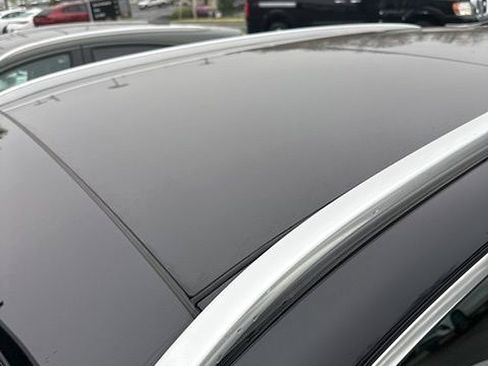 Used 2025 Mercedes-Benz GLC 300 4MATIC image 4