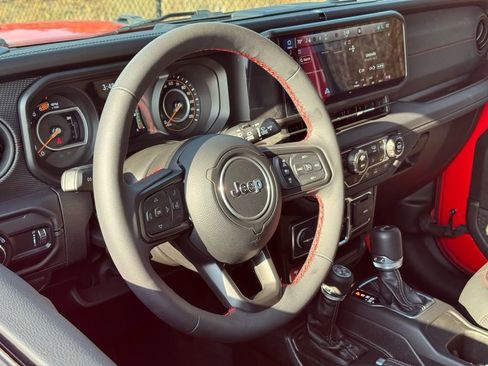 Used 2024 Jeep Wrangler Unlimited Rubicon image 18