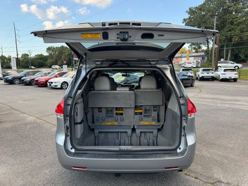 Used 2014 Toyota Sienna XLE image 30