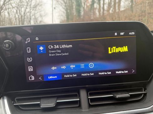 Used 2025 Chevrolet Trax LT image 21