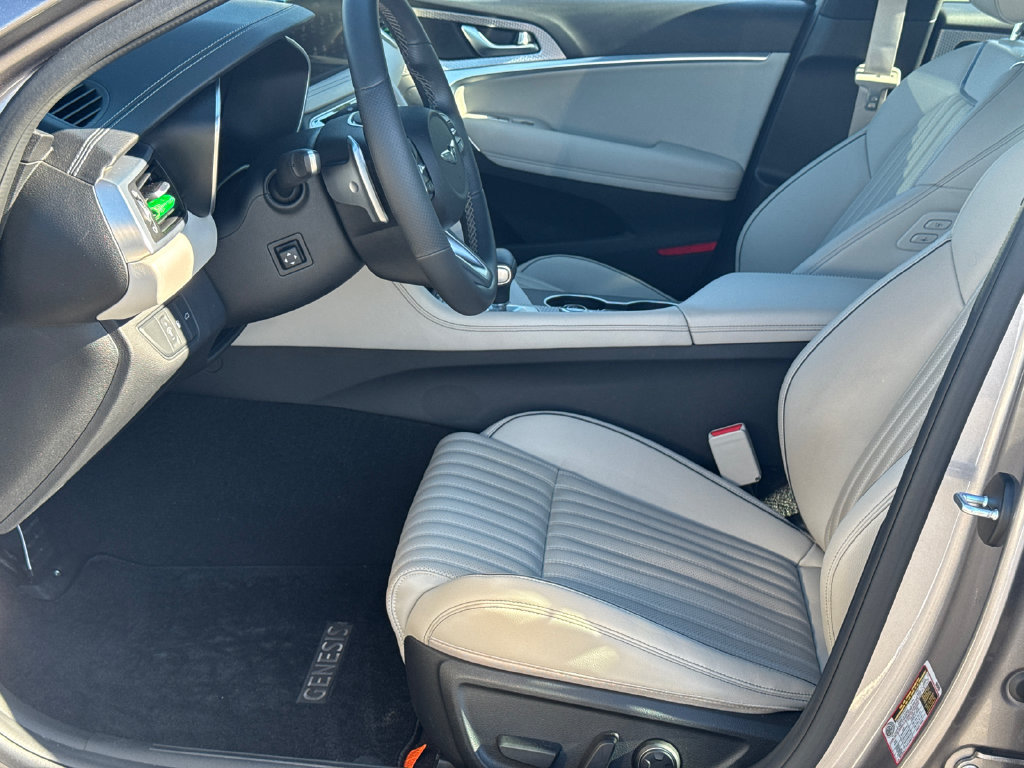 Used 2023 Genesis G70 2.0T w/ Sport Prestige Package RWD image 9