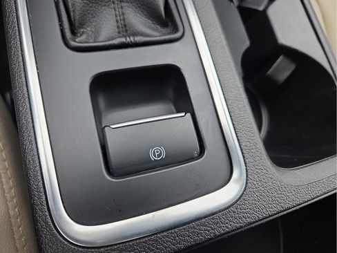 Used 2019 Ford Escape Titanium image 21