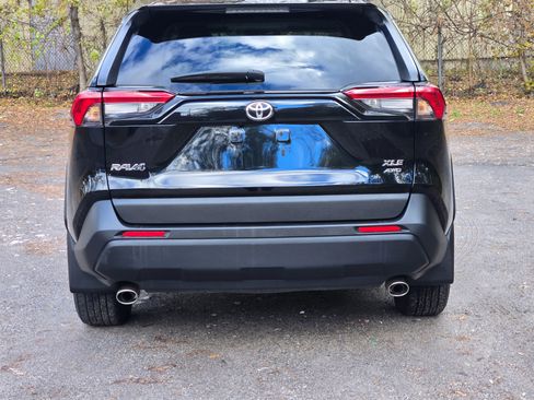 Used 2022 Toyota RAV4 XLE image 5