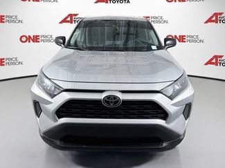 Used 2022 Toyota RAV4 LE FWD video 2