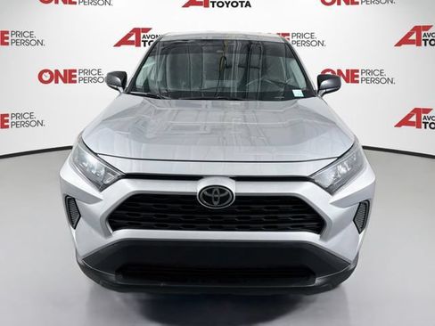 Used 2022 Toyota RAV4 LE FWD image 2
