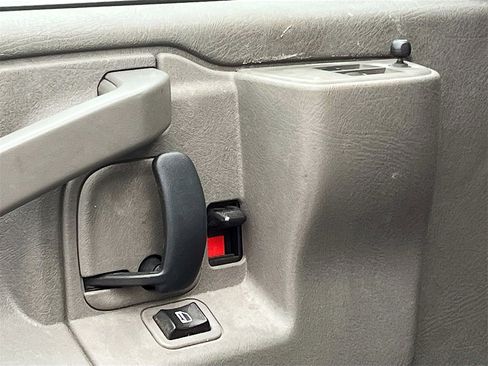 Used 2023 GMC Savana 3500 Extended w/ Driver Convenience Package image 17