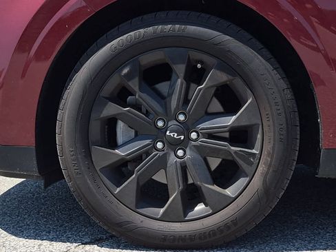 Used 2024 Kia Carnival SX FWD image 6