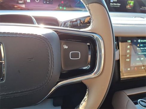 Used 2025 Lincoln Navigator Black Label image 21