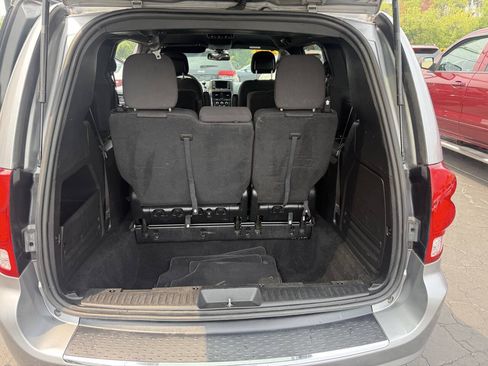 Used 2019 Dodge Grand Caravan SE FWD image 15