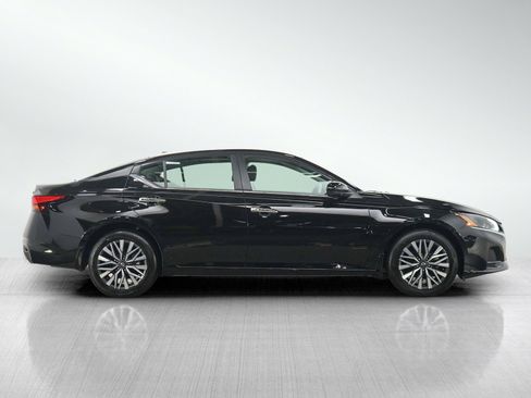 Used 2023 Nissan Altima 2.5 SV w/ SV Premium Package AWD/4WD image 6