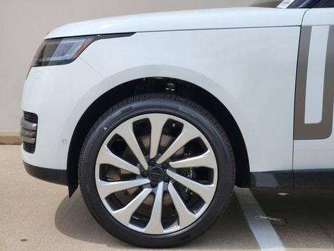 New 2026 Land Rover Range Rover Long Wheelbase SE AWD/4WD image 9