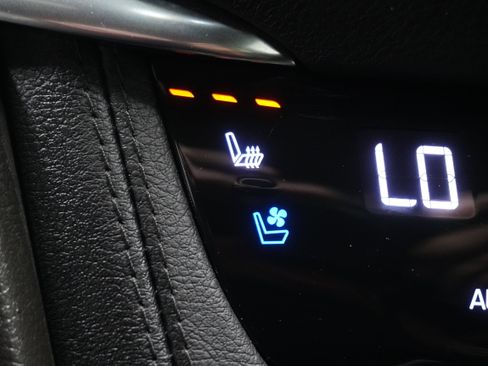 Used 2022 Cadillac XT5 Premium Luxury w/ Technology Package image 24