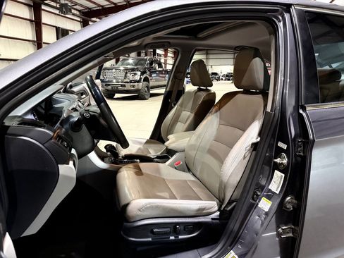 Used 2013 Honda Accord Touring image 14