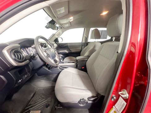 Used 2018 Toyota Tacoma SR5 image 14