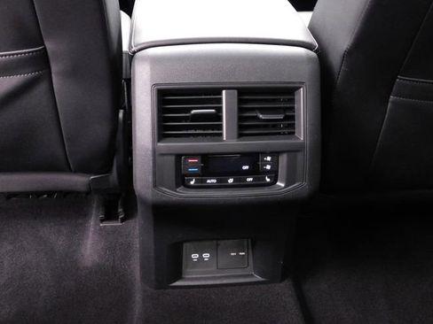 Used 2021 Volkswagen Atlas SEL Premium image 23