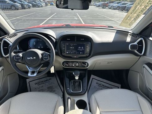 Used 2025 Kia Soul LX FWD image 10