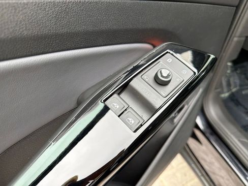 Used 2023 Volkswagen ID.4 Pro S Plus image 11