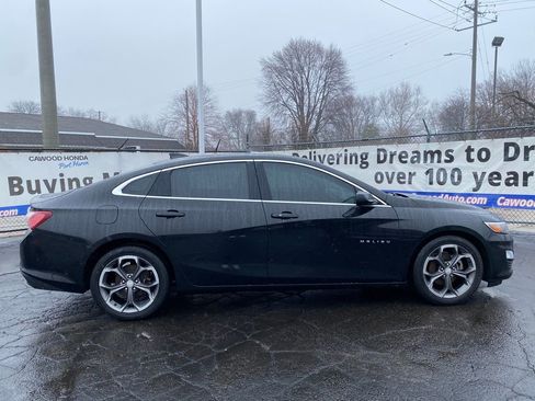 Used 2021 Chevrolet Malibu LT image 2