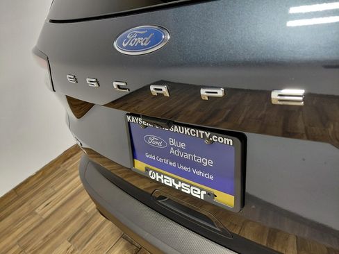 Certified 2022 Ford Escape SE w/ SE Sport Appearance Package image 13