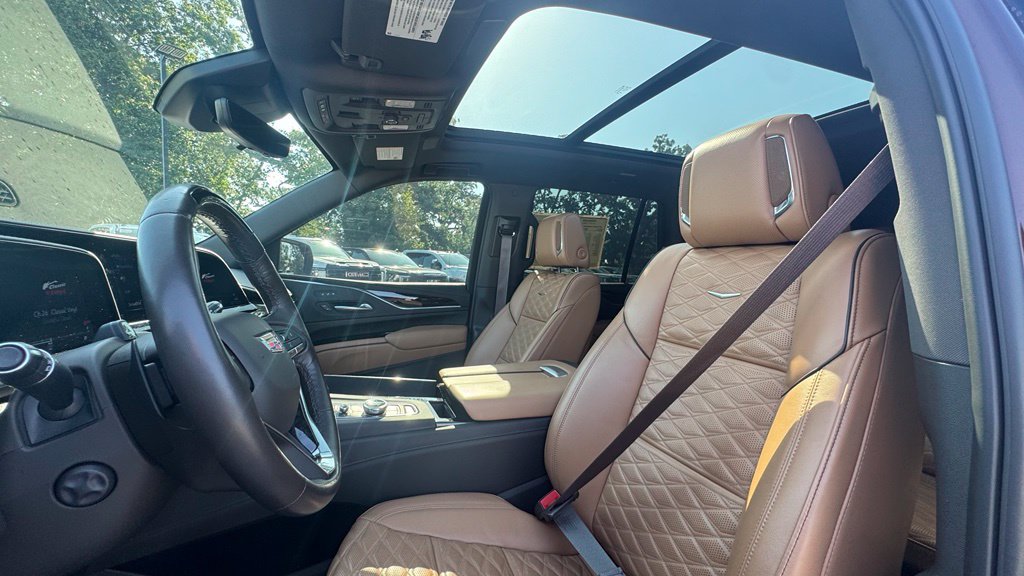 Used 2023 Cadillac Escalade Premium Luxury w/ Performance Package AWD/4WD image 22