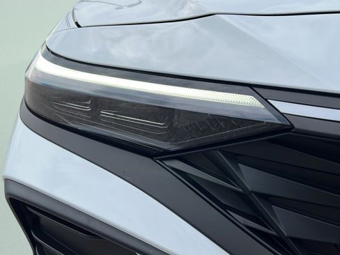 Certified 2025 Hyundai Elantra Sport FWD image 9