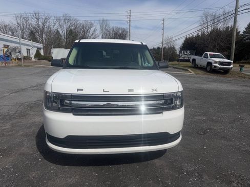 Used 2017 Ford Flex SE image 1